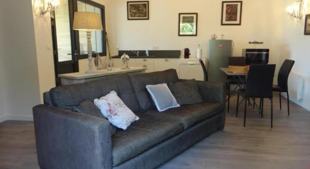 Villa de 2 chambres avec piscine privee terrasse amenagee et wifi a Lisle sur Tarn, Varaa Villa Mökit kohteessa Lisle-sur-Tarn, Mökki