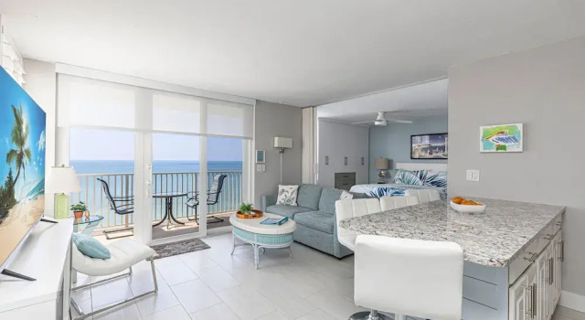 Estero Beach Tennis 1004c Direct Gulf Water Views, Забронировать Апартаменты/квартира Отели Истеро с парковкой, Парковка