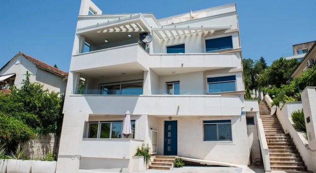 3 Bedroom 3 Bathroom Pool ,ivy House Montenegro