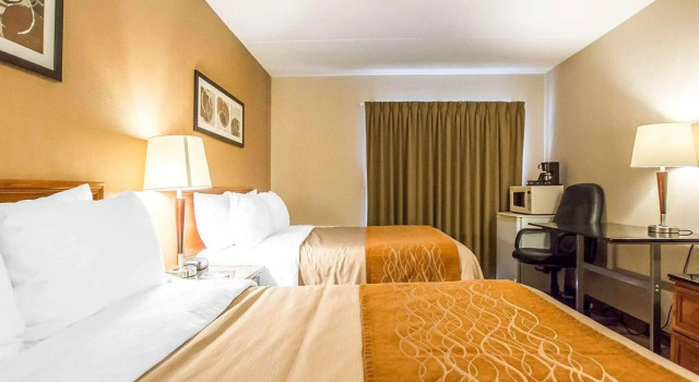Четырёхместный номер Standard Comfort Inn Kirkland Lake