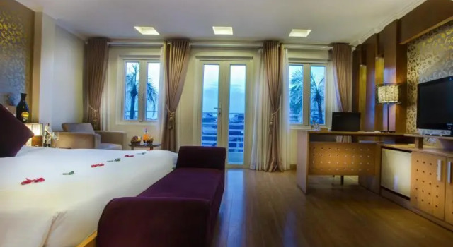 Полулюкс с балконом и с видом на город Eliana Ruby Hotel & Travel