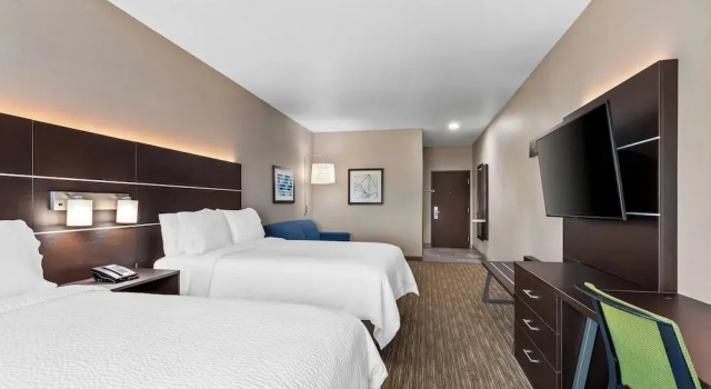 Четырёхместный люкс Holiday Inn Express Hotel and Suites Ada by IHG