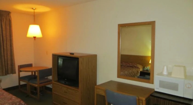 Hollywood Inn & Suites, Varaa Hotelli Gurnee 