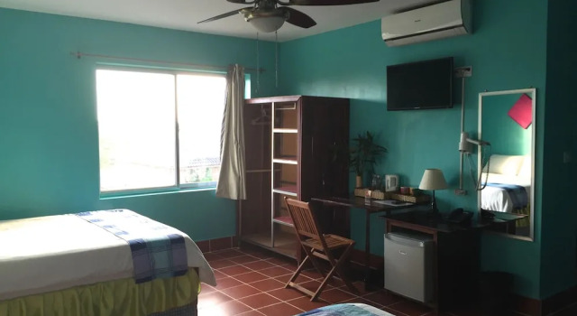 Четырёхместный номер Standard с балконом и с красивым видом из окна River Dolphin Hotel