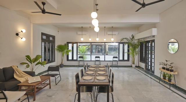 Poshtel VNS