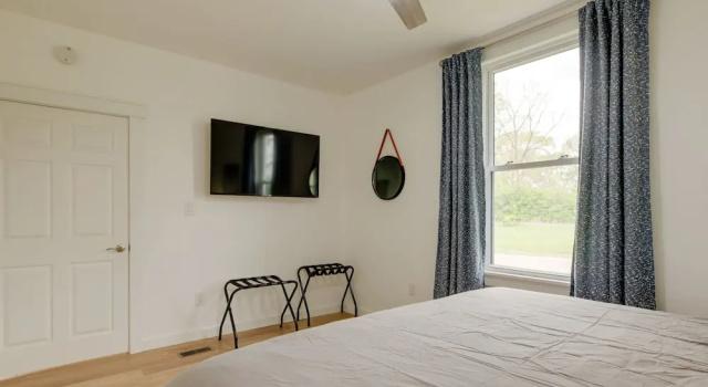 Коттедж с 2 комнатами Modern Family Home in Mason w/ Backyard + Fire Pit