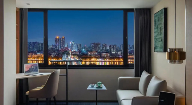 Двухместный номер Deluxe с видом на реку Guangzhou Hotel