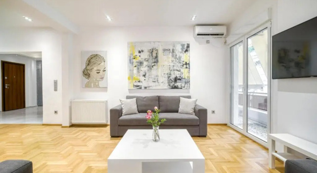 Stunning Central 170m2 3 Bedroom 3 Bathroom, Sleeps 10 Guests, Забронировать Отель Афины Острова Саронического залива - Аттика, рядом с Dexameni Square