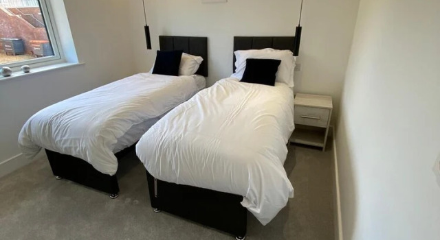 Lovely 2 Bedroom Flat with Parking