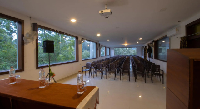 Livgrand Hotel Dreams Paradise, Yercaud, Забронировать Отель Отели штата Тамилнада с завтраком, Завтраки