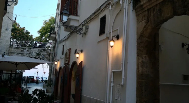 Bisichina Domus, Забронировать Отель Бари Bari Province, рядом с Малый театр