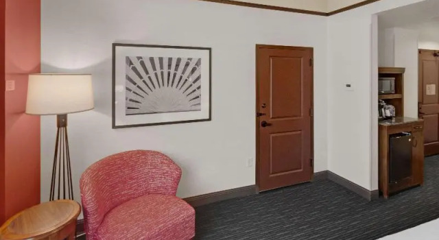 Шестиместный номер Standard Hilton Garden Inn Milwaukee Downtown