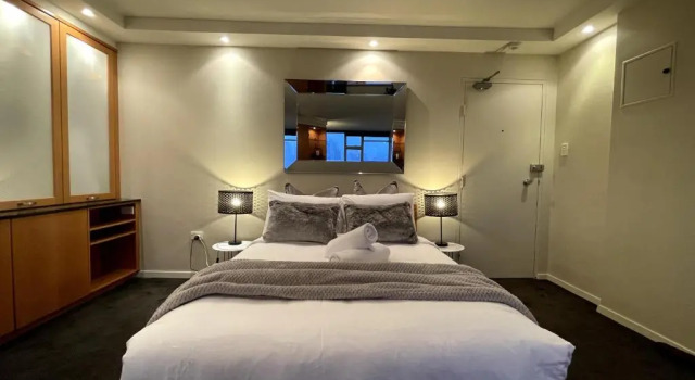KOZYGURU McMahons Point Amazing Water View Studio + FREE Parking NMP002