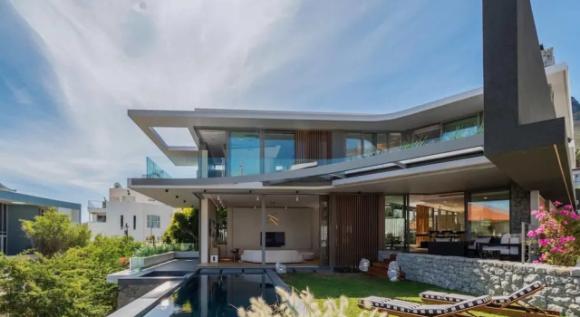 Вилла Grand Camps Bay 5bed w Views Pool Gym Villa Serena