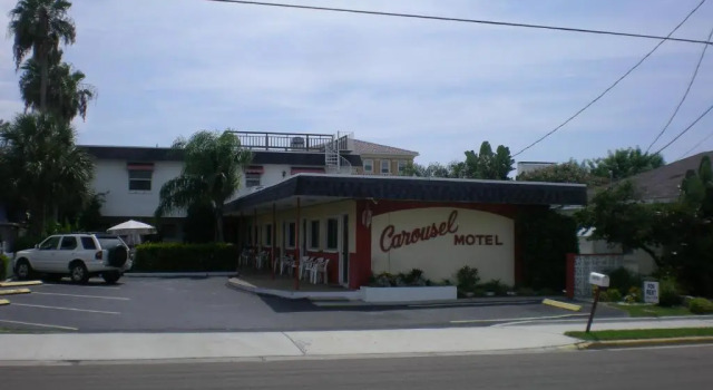 Carousel Suites, Varaa Mini-hotelli Redington Shores Florida