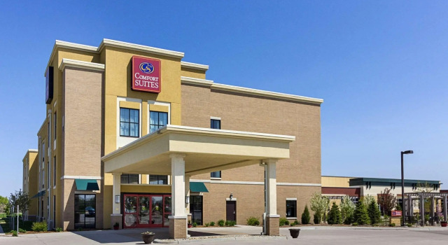 Кровать в общем номере Comfort Suites & Conference Center