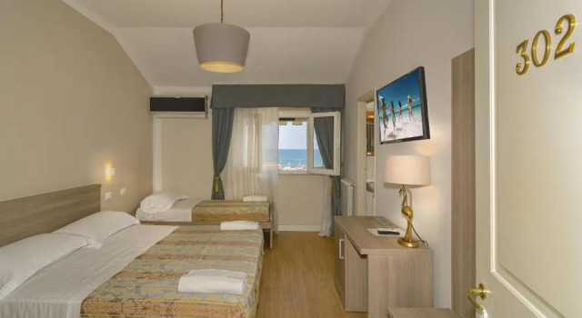 Трёхместный номер Standard с видом на море Hotel La Pace