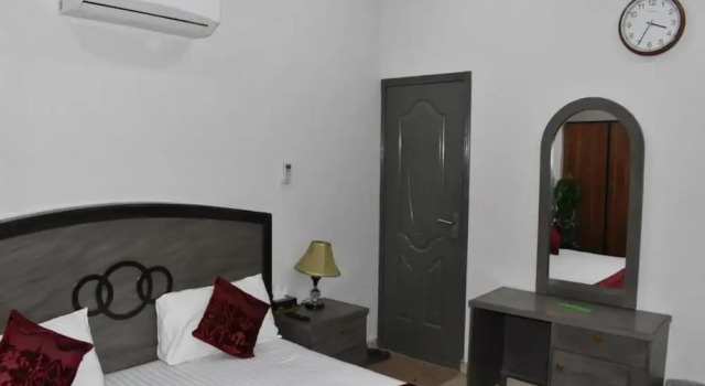 Hotel Standard Palace, Reservar Hotel Hotéis em Lahore com estacionamento, Estacionamento