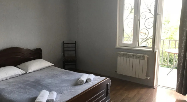 Bajo Guest House, Rezerwuj Pensjonat Hotele w Imereti z parkingiem, Parking