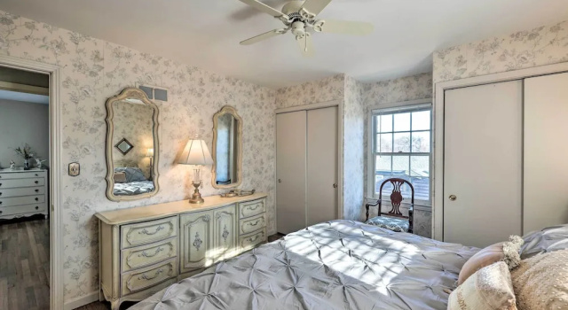 Коттедж Cozy Kansas City Home w/ Yard - 9 Mi to Dtwn!