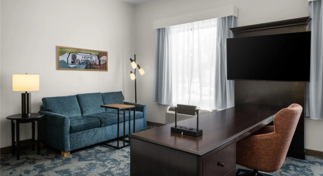 Люкс Hampton Inn and Suites Hope