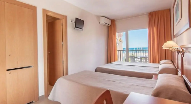 Трёхместный номер Standard с балконом Hotel San Luis