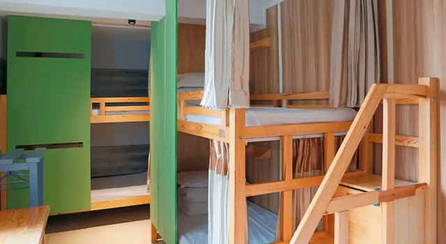 Кровать в общем номере (мужской номер) Upland International Youth Hostel