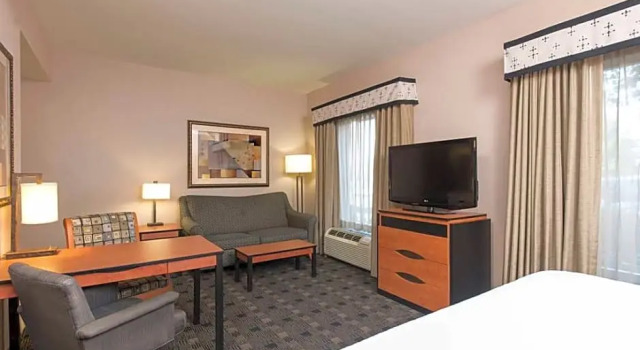 Четырёхместный люкс Hampton Inn and Suites Indianapolis-Fishers