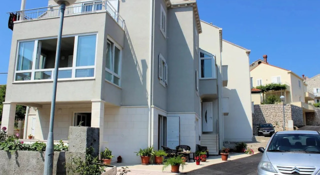 Apartment With one Bedroom in Dubrovnik, With Furnished Terrace and Wifi - Near the Beach, Забронировать Апартаменты/квартира Дубровник Регион Дубровника, рядом с Частный пляж Hotel Vis