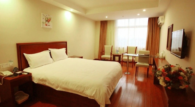 Двухместный номер Standard GreenTree Inn Suzhou Shengze Bus Station Business Hotel