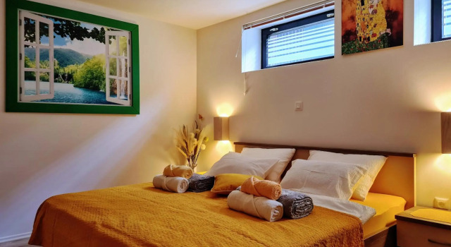 Happy Sparrow, Book Hotel Karlovac Karlovac county