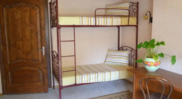 Кровать в общем номере (мужской номер) Centre Hostel