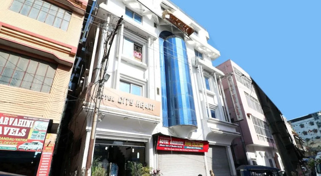 Oyo 35383 Hotel City Heart, Varaa Hotelli Padra Gujarat