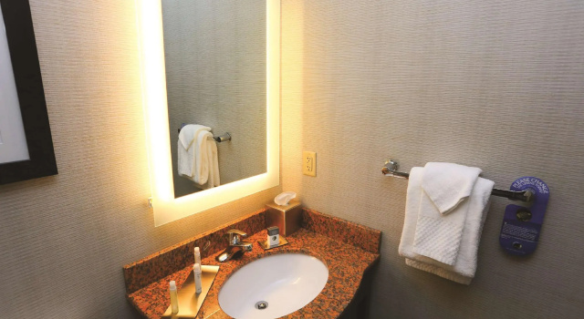 Четырёхместный номер Standard Отель Wyndham Garden Westlake
