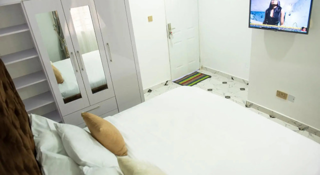 Cc & Cg Homes Luxury 3 Bedrooms Apart-24Hrs Elect WIFI Security, Book Hotel Hotels in Bwari with a Pool, Swimming Pool