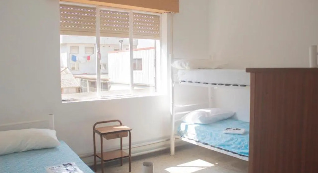 Кровать в общем номере Albergue Santa Olaia