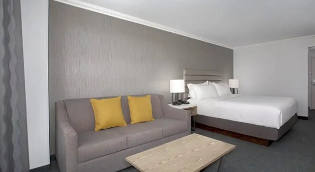 Номер Executive Crowne Plaza Costa Mesa Orange County by IHG