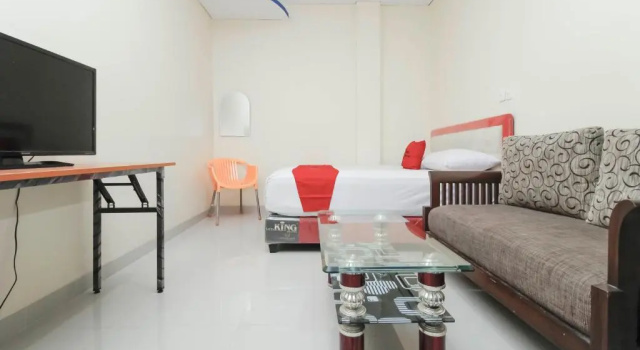 Люкс с видом на город RedDoorz Plus @ Jalan Pemuda Jakarta