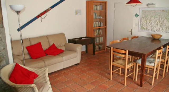 Коттедж с 4 комнатами Comfortable farm house Petit Barzun, in the Parc National Pyrenees