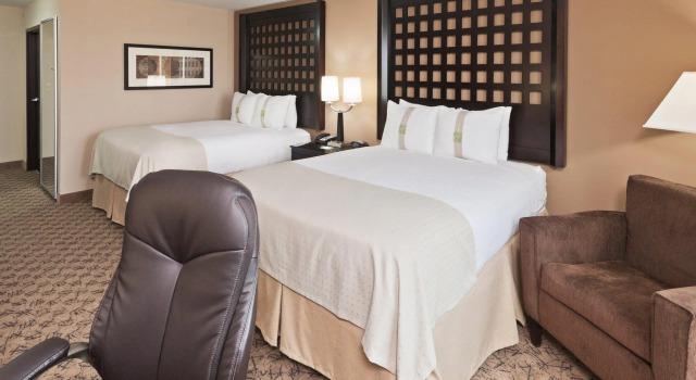 Четырёхместный номер Standard Holiday Inn Hotel & Suites Tulsa South by IHG