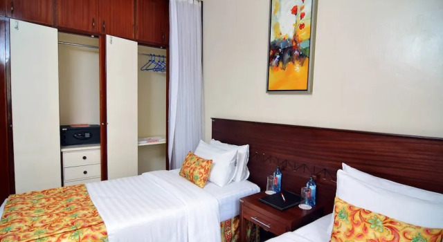 Go for An All-Day Safari in Nairobi National Park And Relax at Prideinn Lantana, Boek Hotel Hotels en accommodaties in Lavington, Hotel