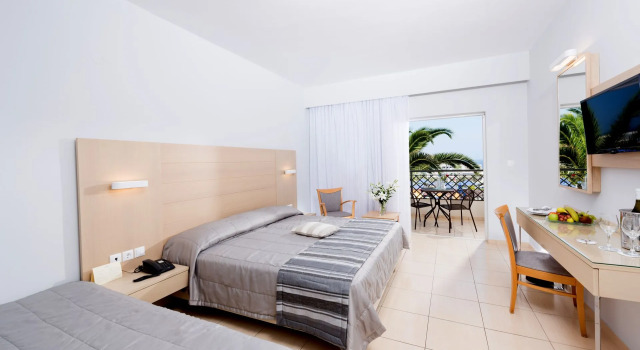 Трёхместный номер Superior Grand Hotel Holiday Resort