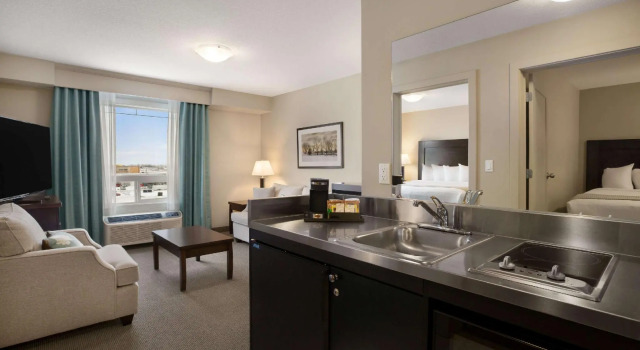 Двухместный люкс Ramada by Wyndham Emerald Park/Regina East