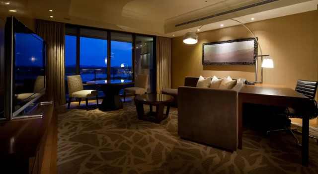 Люкс с балконом Shima Kanko Hotel The Bay Suites