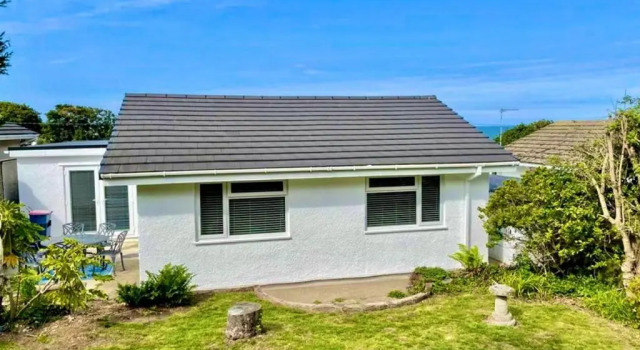Коттедж SEA VIEWS, Modern, Sleeps 5, Pets, EV Charger, Parking, by Maison Jasmine Ltd