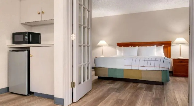 Двухместный люкс с видом на город La Quinta Inn by Wyndham Columbus I-70E Reynoldsburg