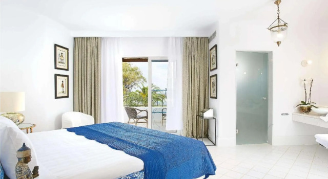 Вилла Luxury with Direct Access to the Beach с 3 комнатами Курорт Caramel, A Grecotel Resort to Live