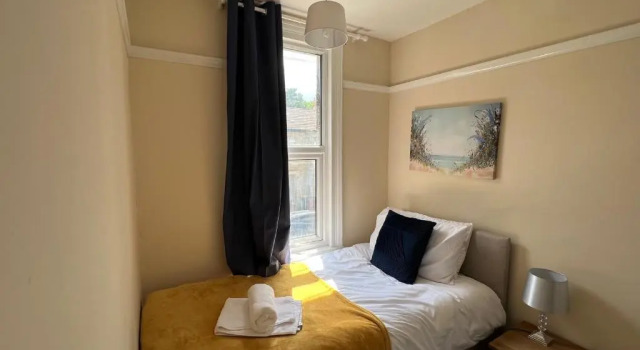 Апартаменты Comfortable King Bed - Location - Contractors - Family - Parking