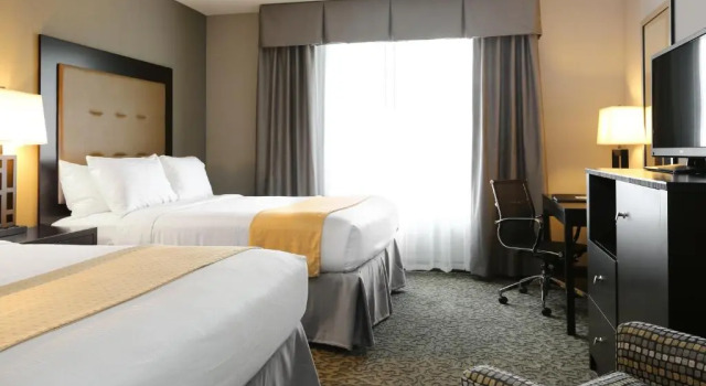 Run of House Holiday Inn and Suites East Peoria by IHG