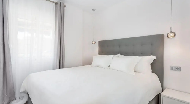 by RIVA - Gorgeous 2 Bedroom Apartment in Centre of Puerto Banus, Забронировать Апартаменты/квартира Отели Марбелья с бассейном, рядом с Художественный музей Ralli, Бассейн